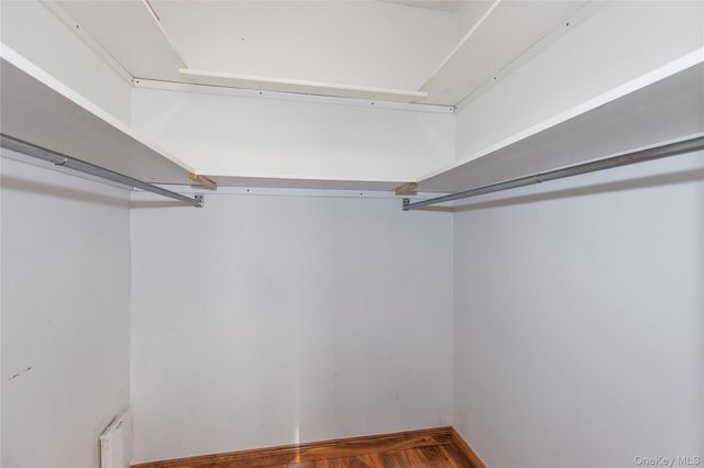 1 KENSINGTON GATE 302, Great Neck, NY 11021