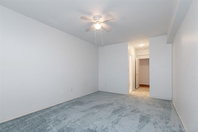 1 KENSINGTON GATE 302, Great Neck, NY 11021