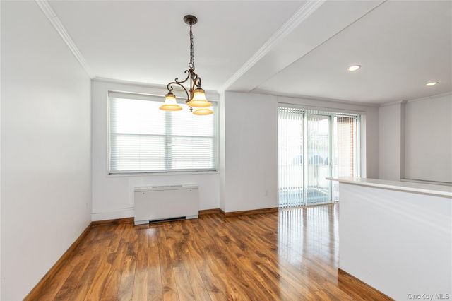 1 KENSINGTON GATE 302, Great Neck, NY 11021