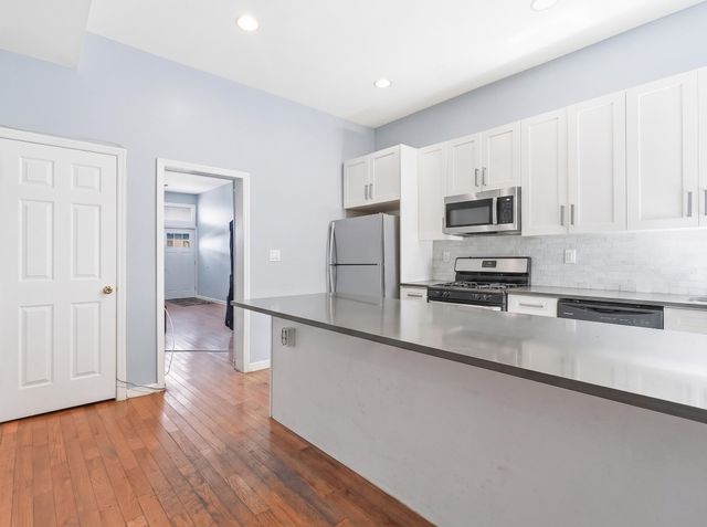 62 VAN REYPEN ST, Jc, Journal Square, NJ 07306