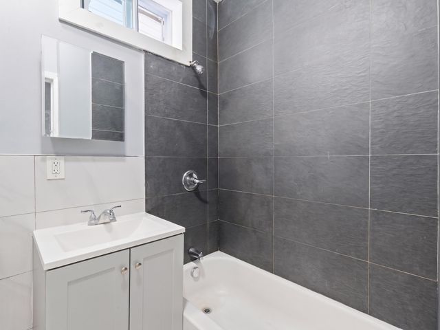 62 VAN REYPEN ST, Jc, Journal Square, NJ 07306
