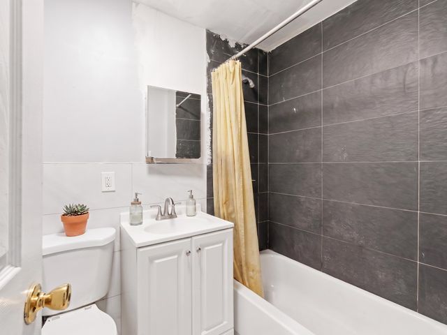 62 VAN REYPEN ST, Jc, Journal Square, NJ 07306