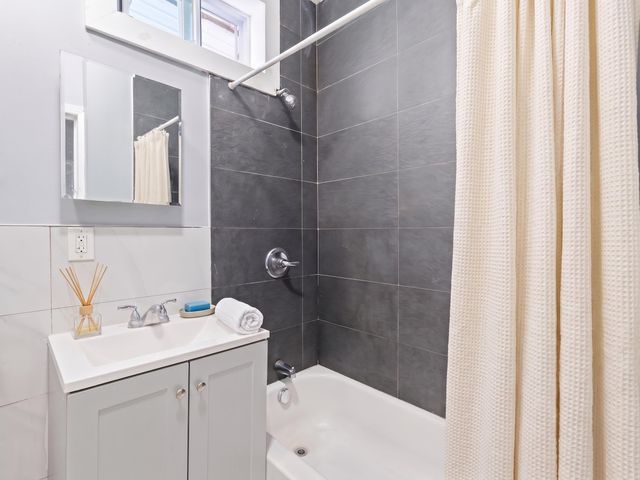 62 VAN REYPEN ST, Jc, Journal Square, NJ 07306
