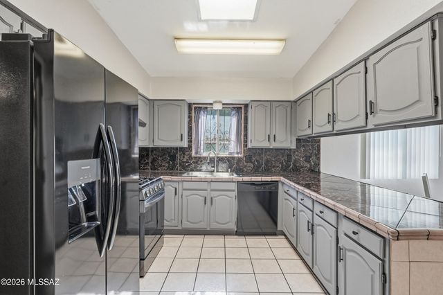 1142 N 13th Avenue, Tucson, AZ 85705