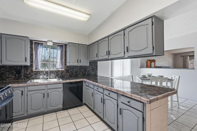 1142 N 13th Avenue, Tucson, AZ 85705