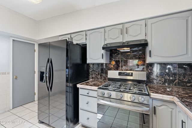 1142 N 13th Avenue, Tucson, AZ 85705