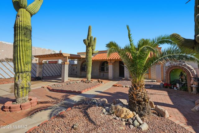 1142 N 13th Avenue, Tucson, AZ 85705