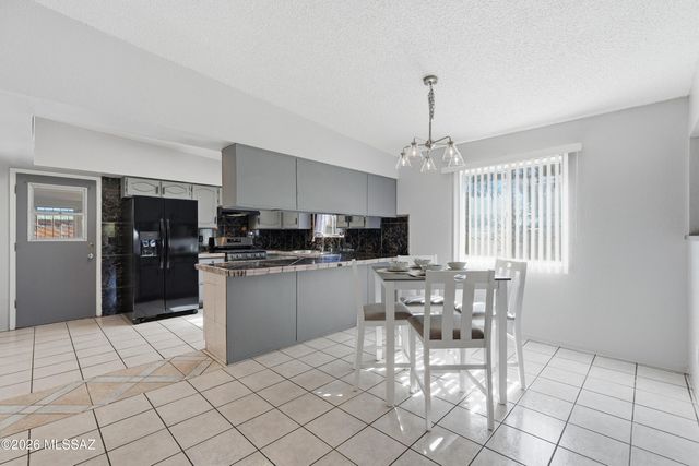 1142 N 13th Avenue, Tucson, AZ 85705