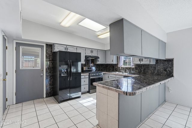 1142 N 13th Avenue, Tucson, AZ 85705