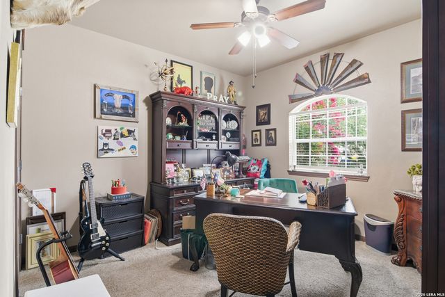 612 Jack Nickolaus Dr, Devine, TX 78016