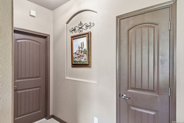 612 Jack Nickolaus Dr, Devine, TX 78016