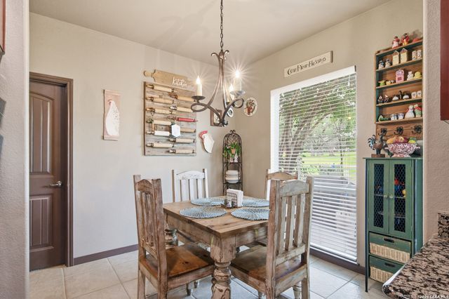 612 Jack Nickolaus Dr, Devine, TX 78016
