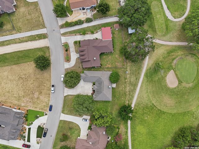 612 Jack Nickolaus Dr, Devine, TX 78016