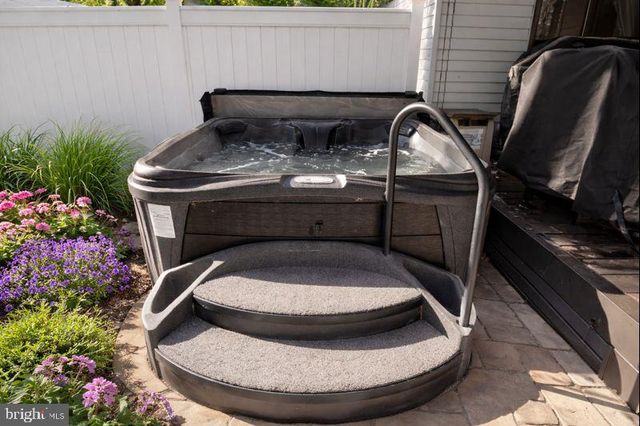 21 TIMBERLINE DR, Voorhees, NJ 08043