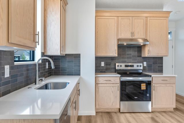 312 Amberly Ave, Grandview, WA 98930