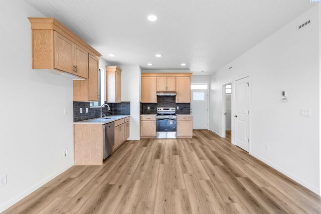 312 Amberly Ave, Grandview, WA 98930