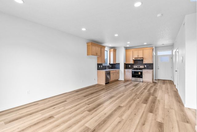 312 Amberly Ave, Grandview, WA 98930