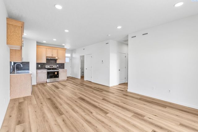 312 Amberly Ave, Grandview, WA 98930