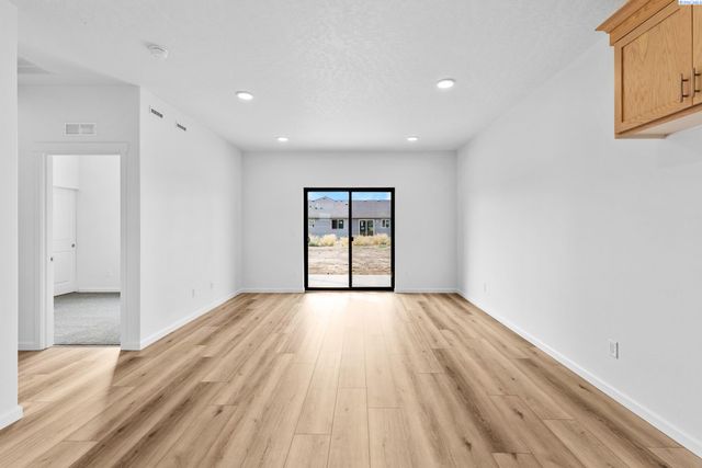 312 Amberly Ave, Grandview, WA 98930