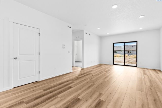 312 Amberly Ave, Grandview, WA 98930