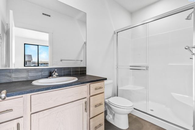 312 Amberly Ave, Grandview, WA 98930