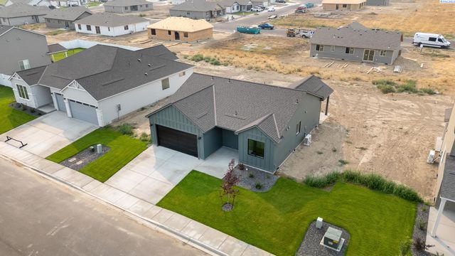 312 Amberly Ave, Grandview, WA 98930