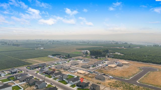 312 Amberly Ave, Grandview, WA 98930