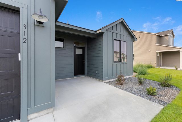 312 Amberly Ave, Grandview, WA 98930