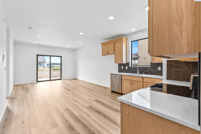 312 Amberly Ave, Grandview, WA 98930