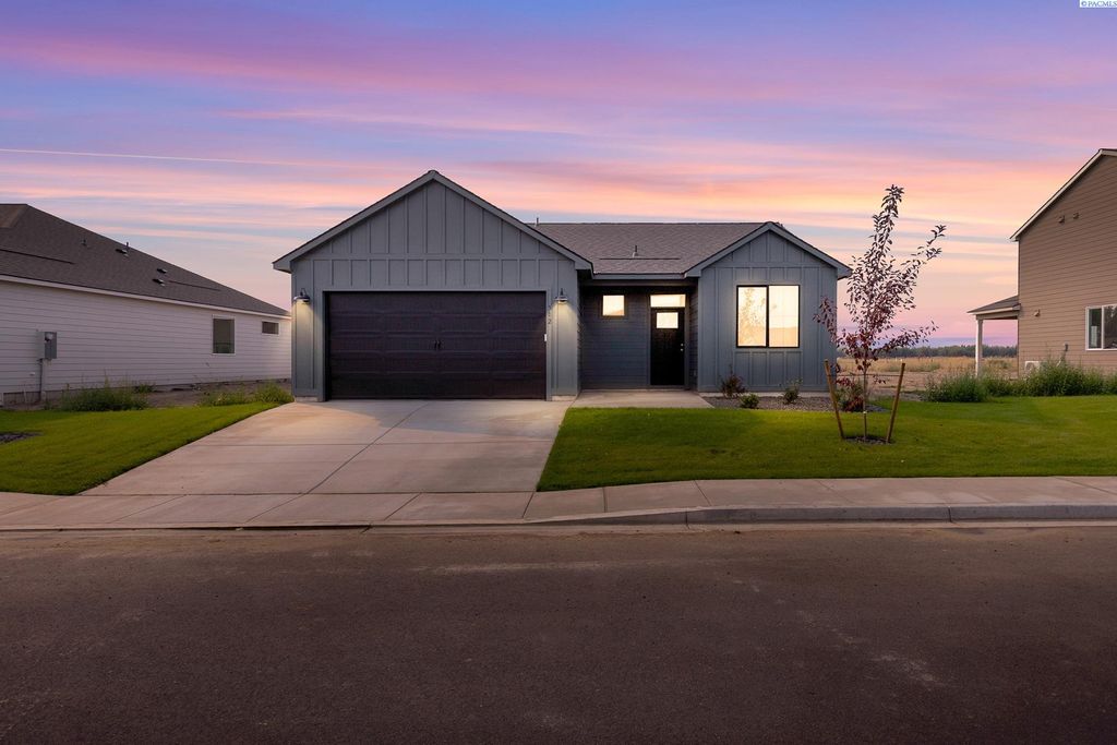 312 Amberly Ave, Grandview, WA 98930