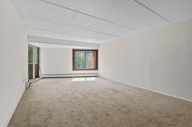 329 Geneva Avenue N 204, Oakdale, MN 55128