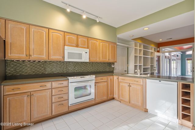 4005 Brownsboro Rd, Louisville, KY 40207