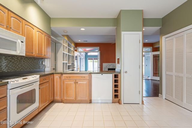 4005 Brownsboro Rd, Louisville, KY 40207