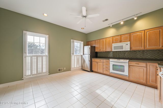 4005 Brownsboro Rd, Louisville, KY 40207