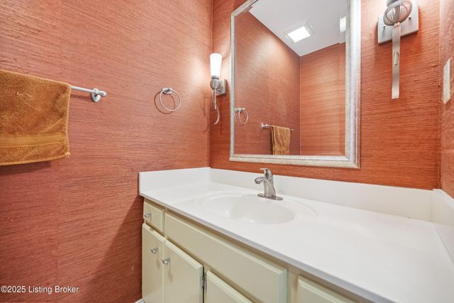 4005 Brownsboro Rd, Louisville, KY 40207