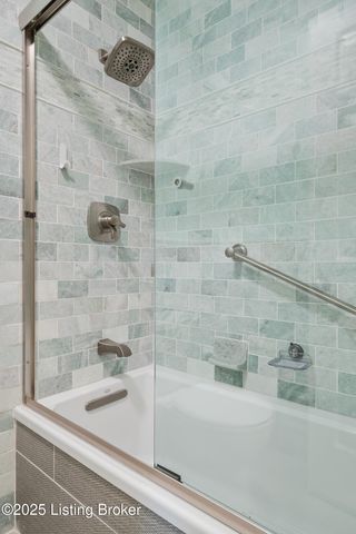 4005 Brownsboro Rd, Louisville, KY 40207