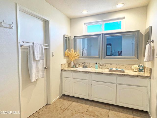 2401 El Portal Way, Oxnard, CA 93035