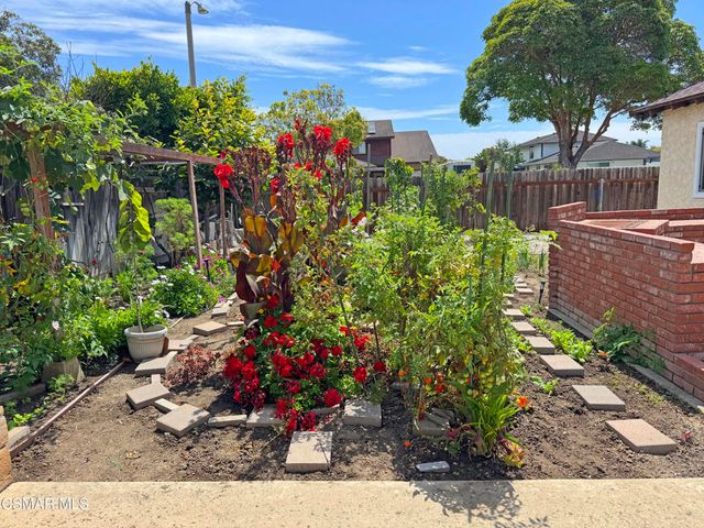 2401 El Portal Way, Oxnard, CA 93035
