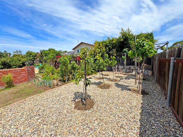 2401 El Portal Way, Oxnard, CA 93035