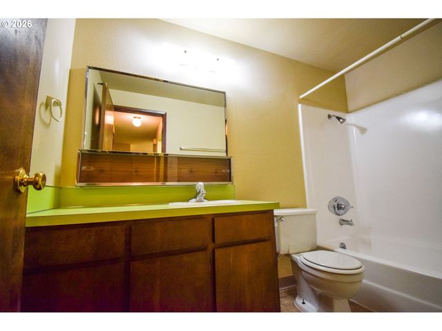 3124 19TH Pl, Forest Grove, OR 97116