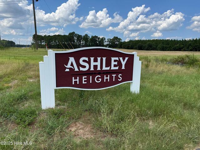 575 Ashley Heights Drive, Aberdeen, NC 28315