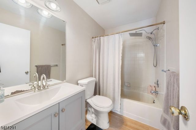 35 Byrnes Ln east, Sayreville Boro, NJ 08872