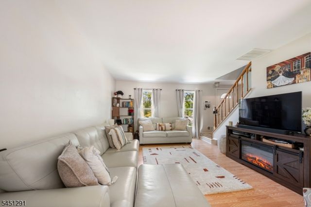 35 Byrnes Ln east, Sayreville Boro, NJ 08872