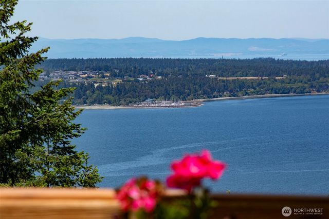 114 Howard Heights Road, Sequim, WA 98382