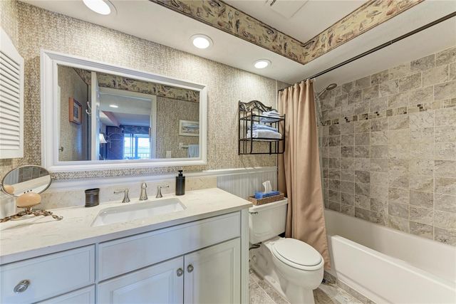 3805 E BAY DRIVE 309, Holmes Beach, FL 34217