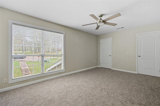100 Edgewater Drive 32, Livingston, TX 77351