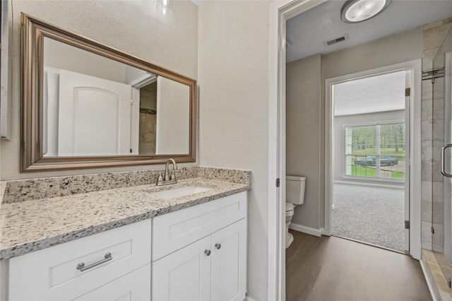 100 Edgewater Drive 32, Livingston, TX 77351
