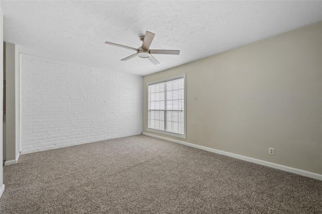 100 Edgewater Drive 32, Livingston, TX 77351