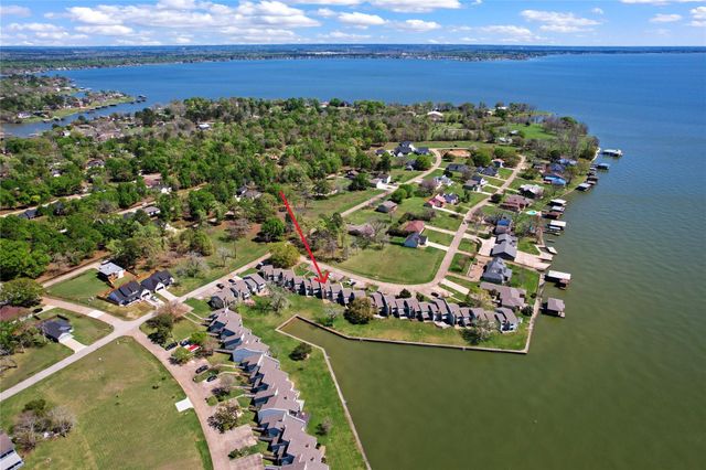 100 Edgewater Drive 32, Livingston, TX 77351