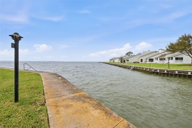 100 Edgewater Drive 32, Livingston, TX 77351